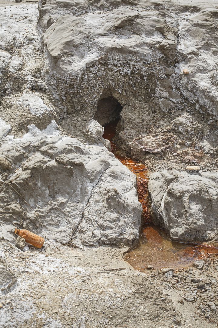 Photos de l'œuvre écoulement d'eau entre la roche le long de la route de la mer de Dominika Troicka